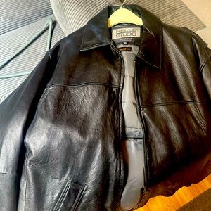 Pelle Studio Black Leather Bomber Jacket Timeless Style